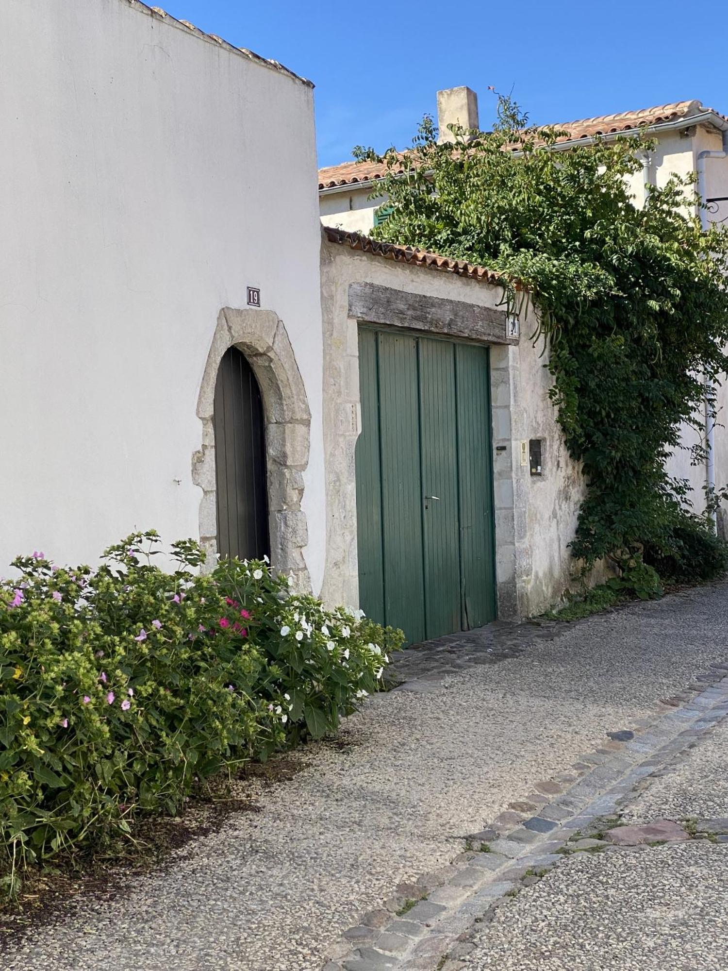 Les Remparts Apartment Saint-Martin-de-Re Bagian luar foto