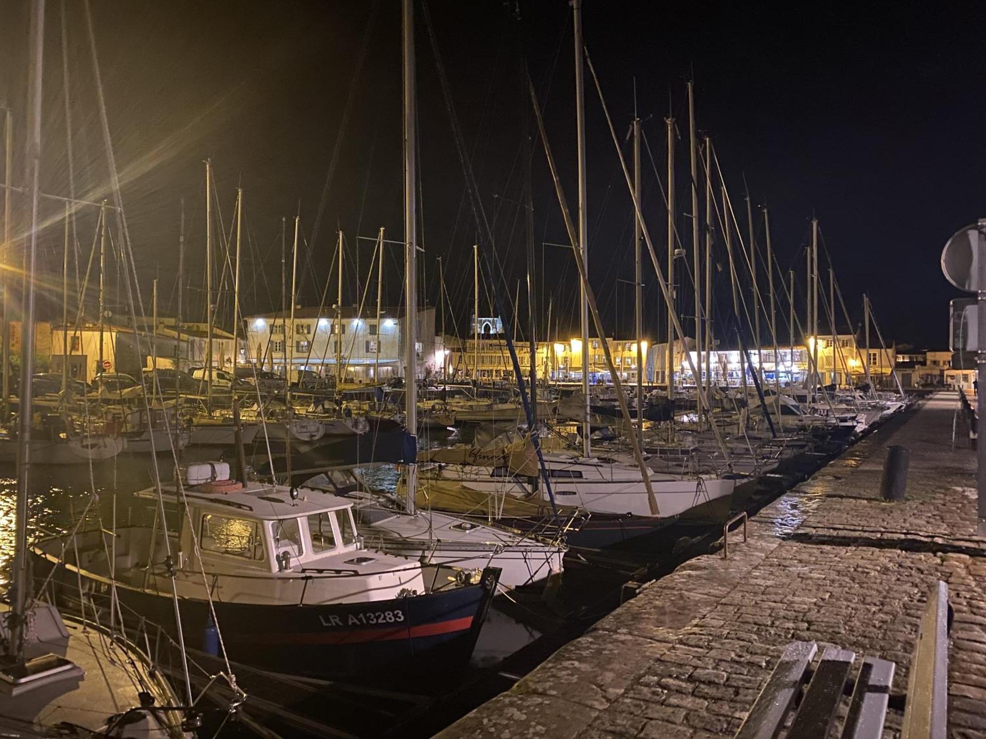Les Remparts Apartment Saint-Martin-de-Re Bagian luar foto
