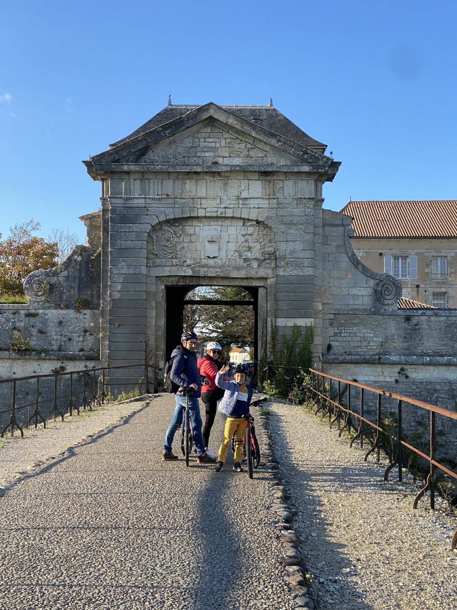 Les Remparts Apartment Saint-Martin-de-Re Bagian luar foto
